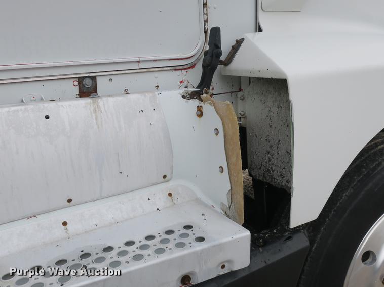 image for item DB8782 1989 Kenworth semi truck