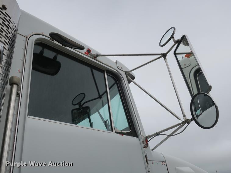 image for item DB8782 1989 Kenworth semi truck