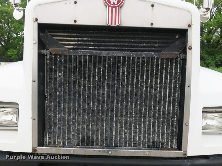 image for item DB8782 1989 Kenworth semi truck