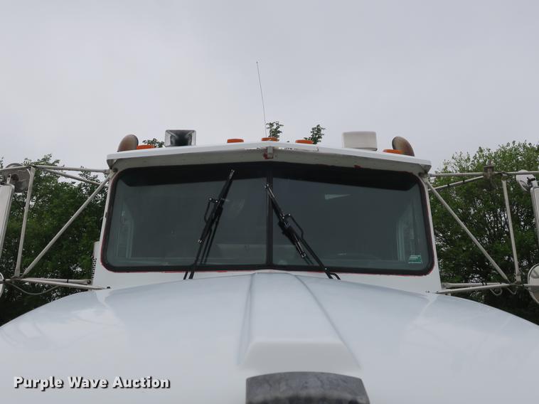 image for item DB8782 1989 Kenworth semi truck