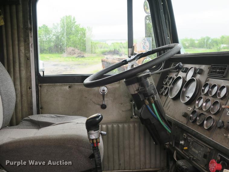 image for item DB8782 1989 Kenworth semi truck