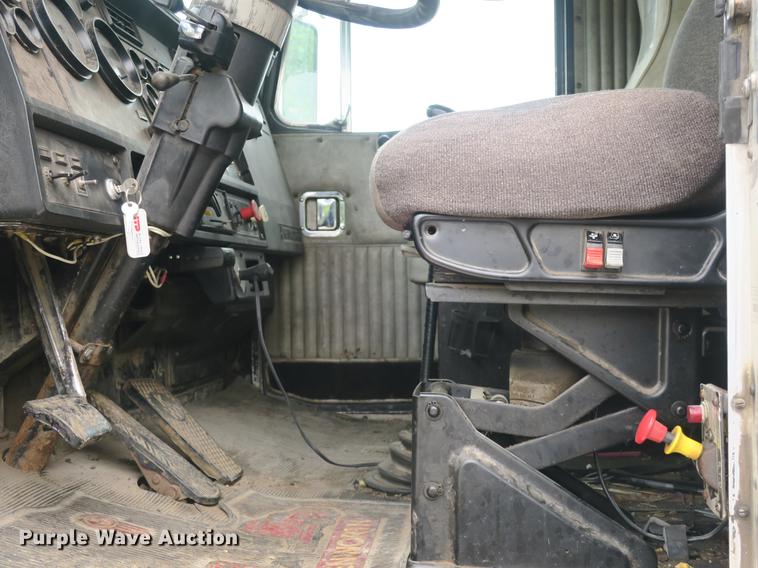 image for item DB8782 1989 Kenworth semi truck