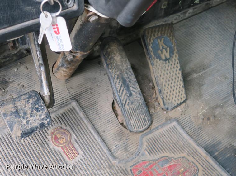 image for item DB8782 1989 Kenworth semi truck