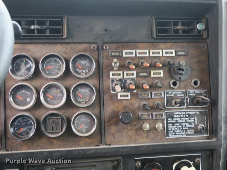 image for item DB8782 1989 Kenworth semi truck