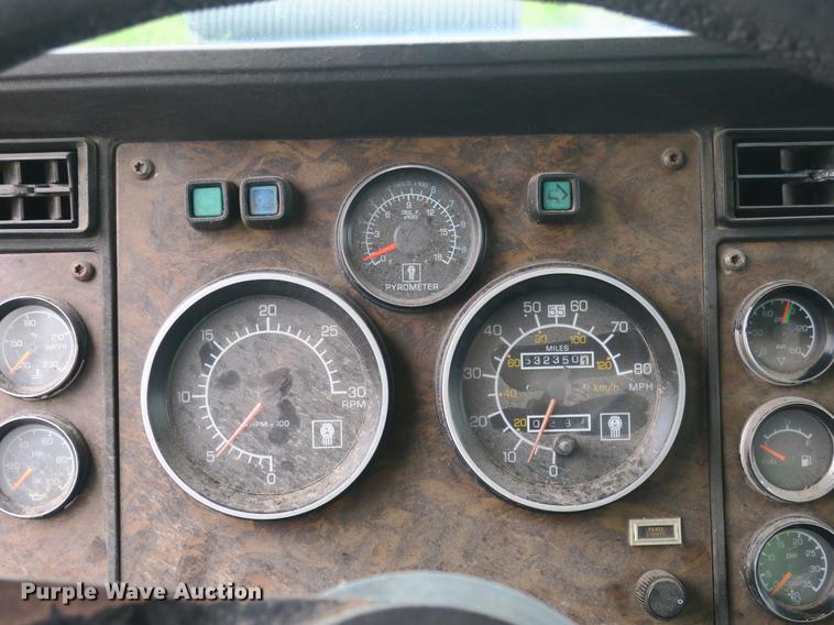 image for item DB8782 1989 Kenworth semi truck