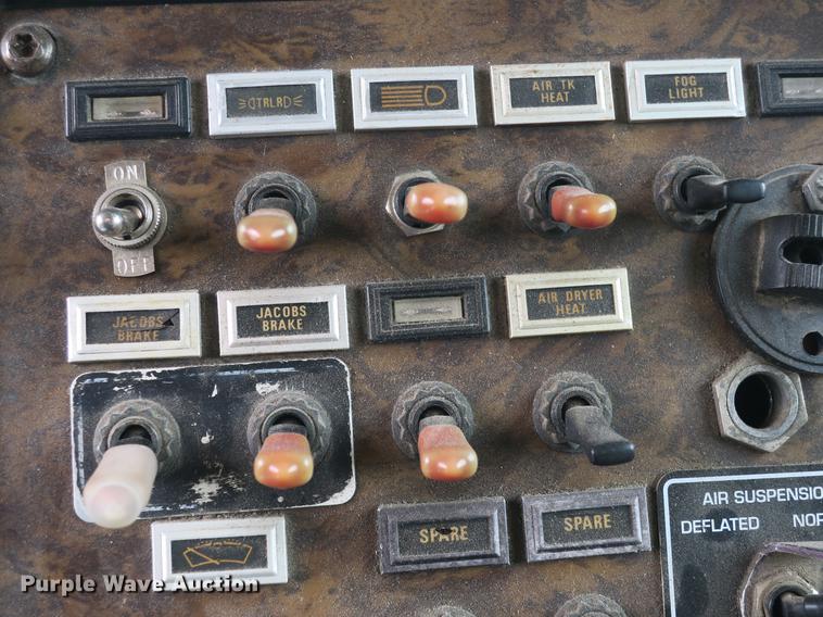 image for item DB8782 1989 Kenworth semi truck