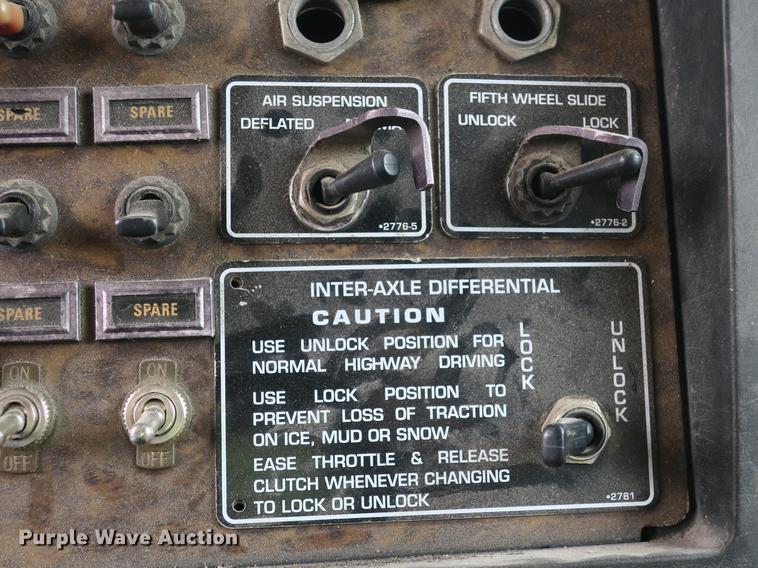 image for item DB8782 1989 Kenworth semi truck