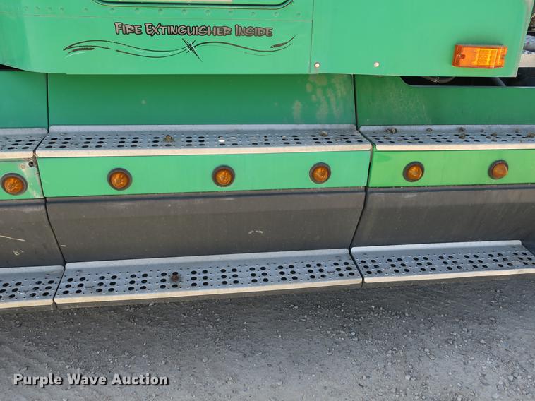 image for item DB8806 1991 Freightliner FLD semi truck