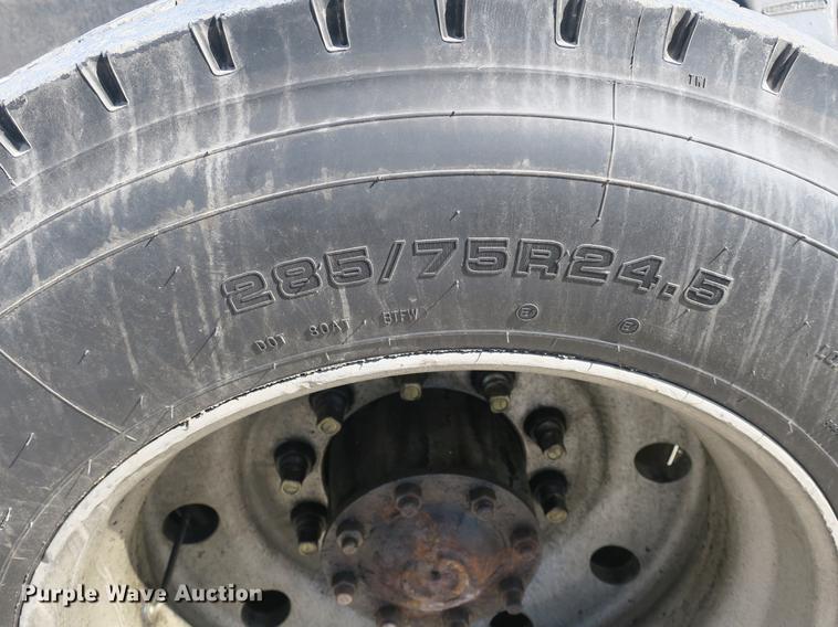 image for item DB8806 1991 Freightliner FLD semi truck