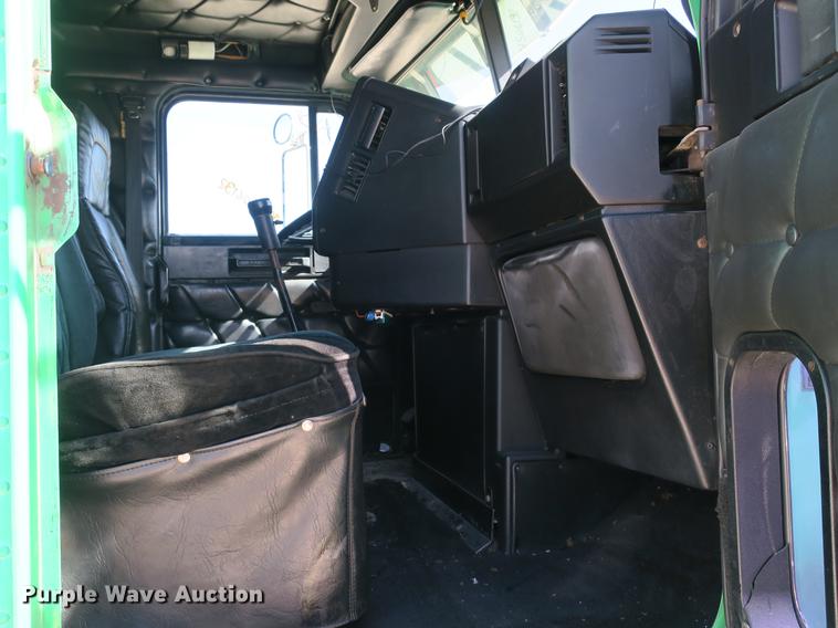 image for item DB8806 1991 Freightliner FLD semi truck