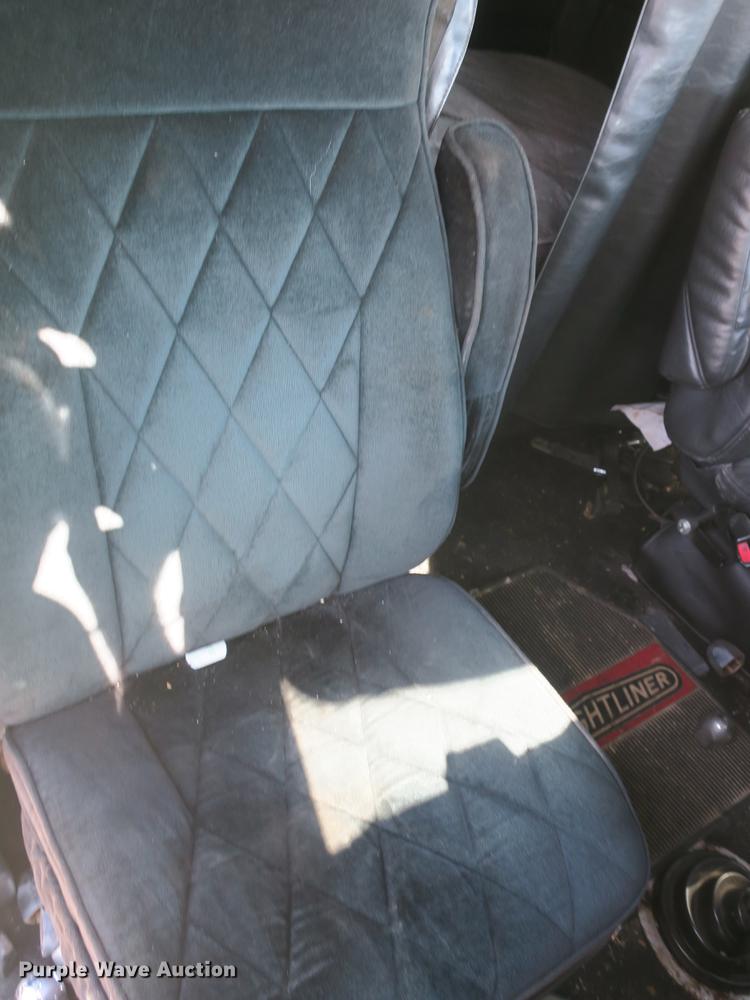 image for item DB8806 1991 Freightliner FLD semi truck