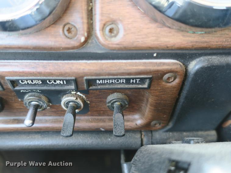 image for item DB8806 1991 Freightliner FLD semi truck