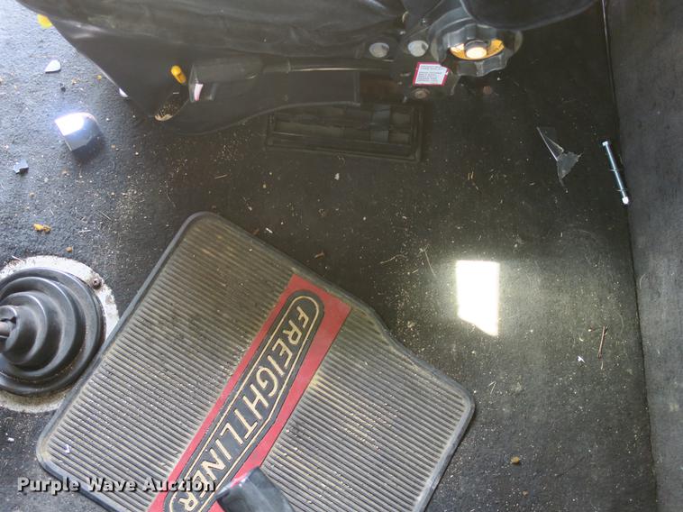 image for item DB8806 1991 Freightliner FLD semi truck