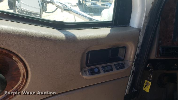 image for item DD4706 2007 International 9400i semi truck