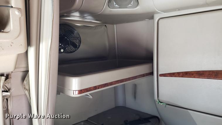 image for item DD4706 2007 International 9400i semi truck