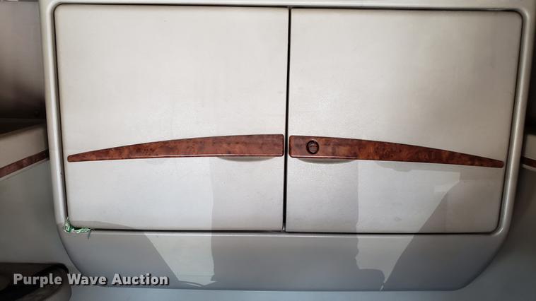 image for item DD4706 2007 International 9400i semi truck