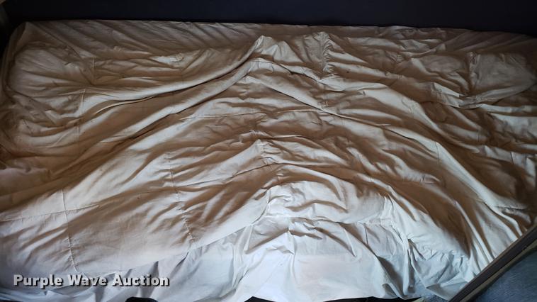 image for item DD4706 2007 International 9400i semi truck