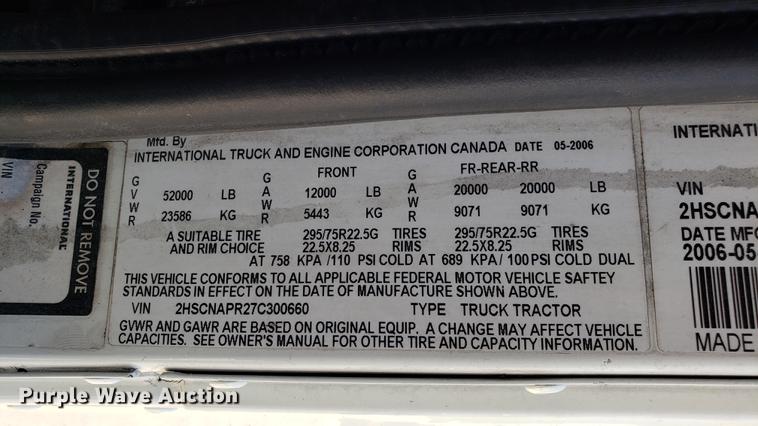 image for item DD4706 2007 International 9400i semi truck