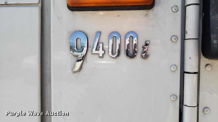 image for item DD4706 2007 International 9400i semi truck