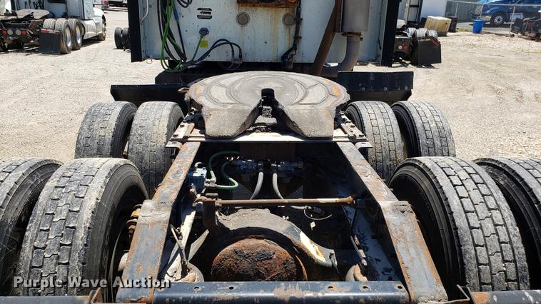 image for item DD4706 2007 International 9400i semi truck