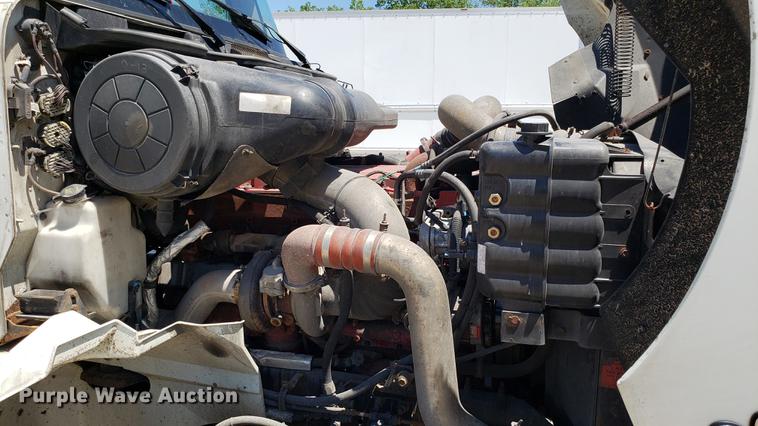 image for item DD4706 2007 International 9400i semi truck