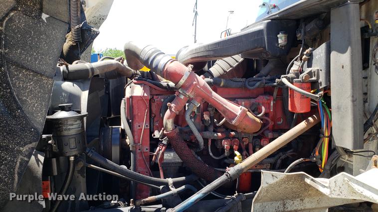 image for item DD4706 2007 International 9400i semi truck