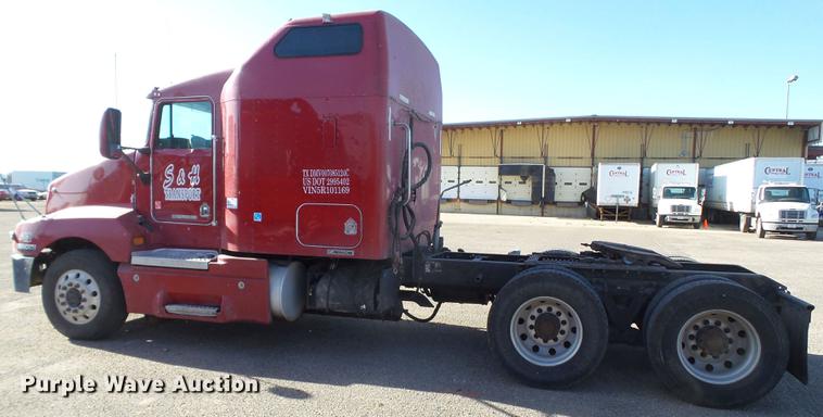 image for item DE1392 2005 Kenworth T600 semi truck