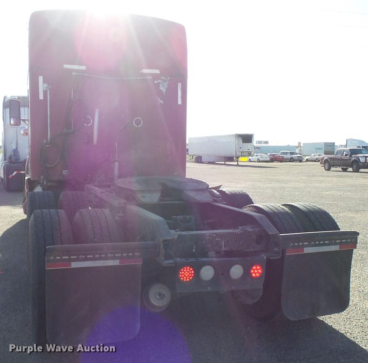 image for item DE1392 2005 Kenworth T600 semi truck