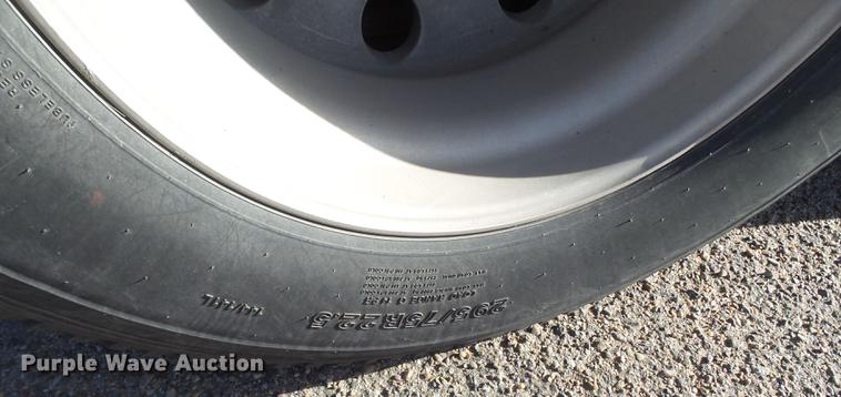 image for item DE1392 2005 Kenworth T600 semi truck