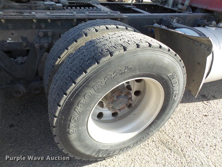 image for item DE1392 2005 Kenworth T600 semi truck