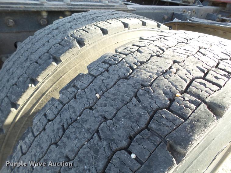 image for item DE1392 2005 Kenworth T600 semi truck