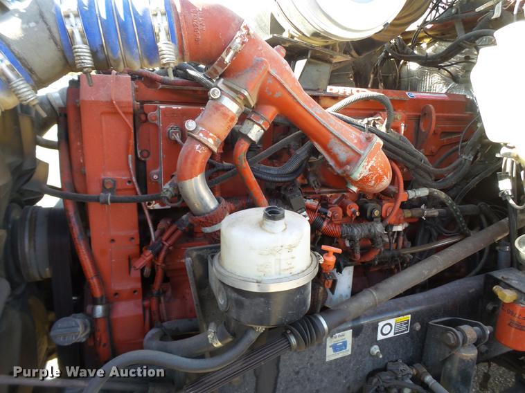 image for item DE1392 2005 Kenworth T600 semi truck