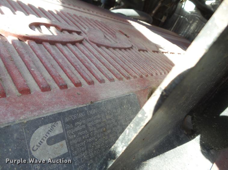 image for item DE1392 2005 Kenworth T600 semi truck