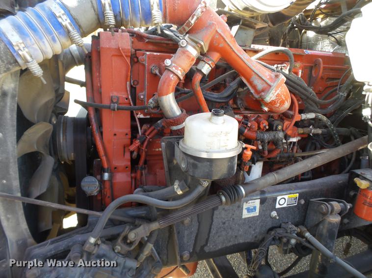 image for item DE1392 2005 Kenworth T600 semi truck