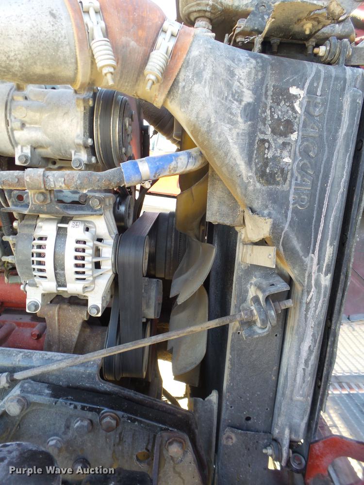 image for item DE1392 2005 Kenworth T600 semi truck