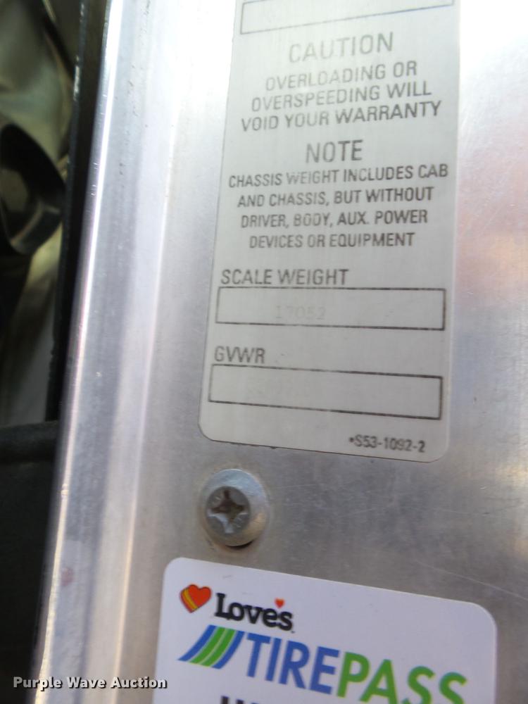 image for item DE1392 2005 Kenworth T600 semi truck