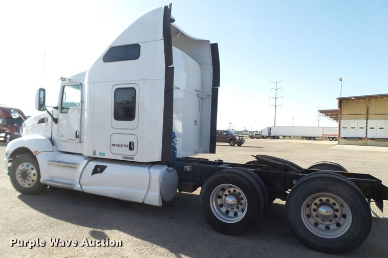 image for item DE1393 2012 Kenworth T660 semi truck