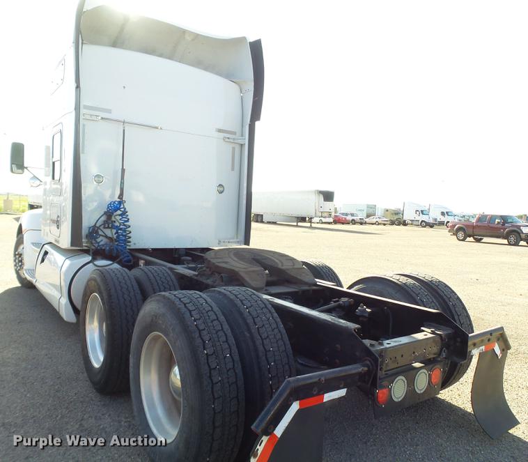 image for item DE1393 2012 Kenworth T660 semi truck