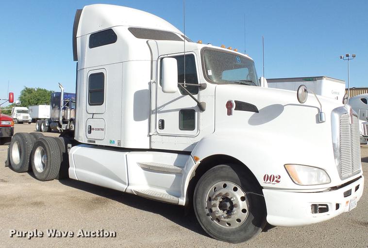 image for item DE1393 2012 Kenworth T660 semi truck