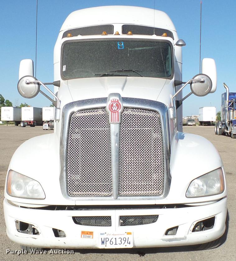 image for item DE1393 2012 Kenworth T660 semi truck