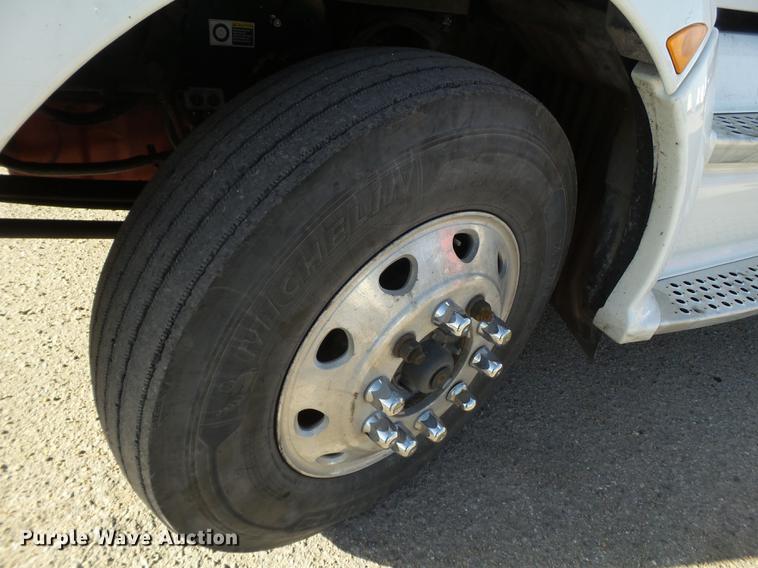 image for item DE1393 2012 Kenworth T660 semi truck