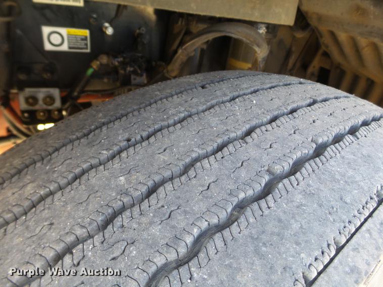 image for item DE1393 2012 Kenworth T660 semi truck