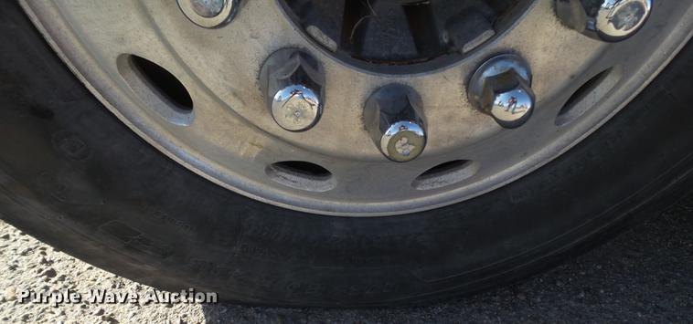 image for item DE1393 2012 Kenworth T660 semi truck