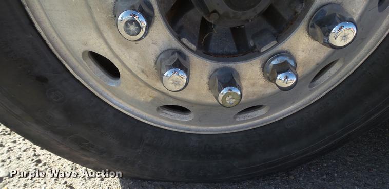 image for item DE1393 2012 Kenworth T660 semi truck