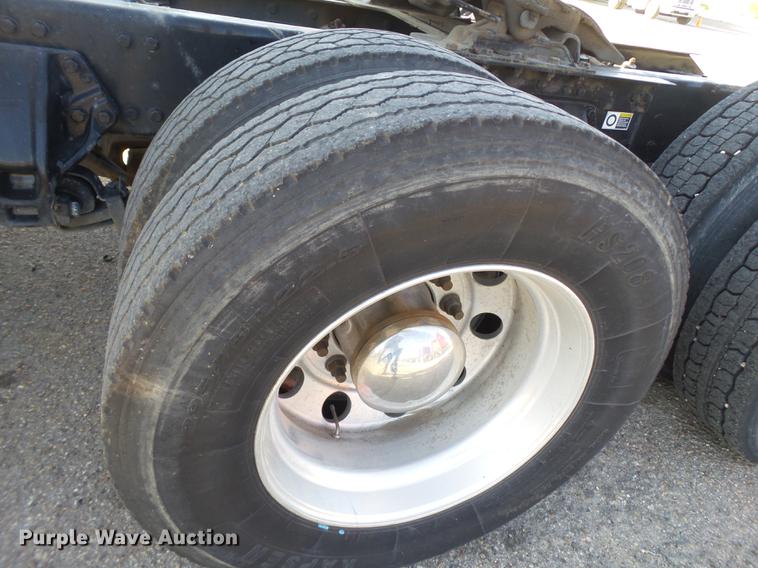 image for item DE1393 2012 Kenworth T660 semi truck