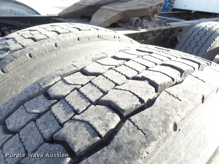 image for item DE1393 2012 Kenworth T660 semi truck