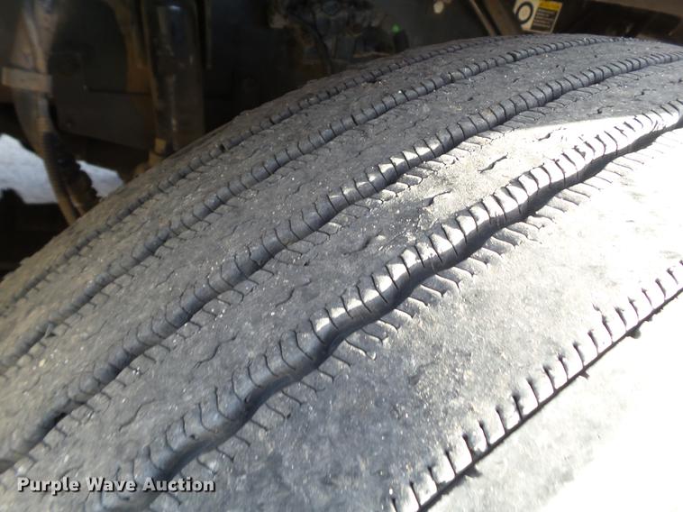 image for item DE1393 2012 Kenworth T660 semi truck