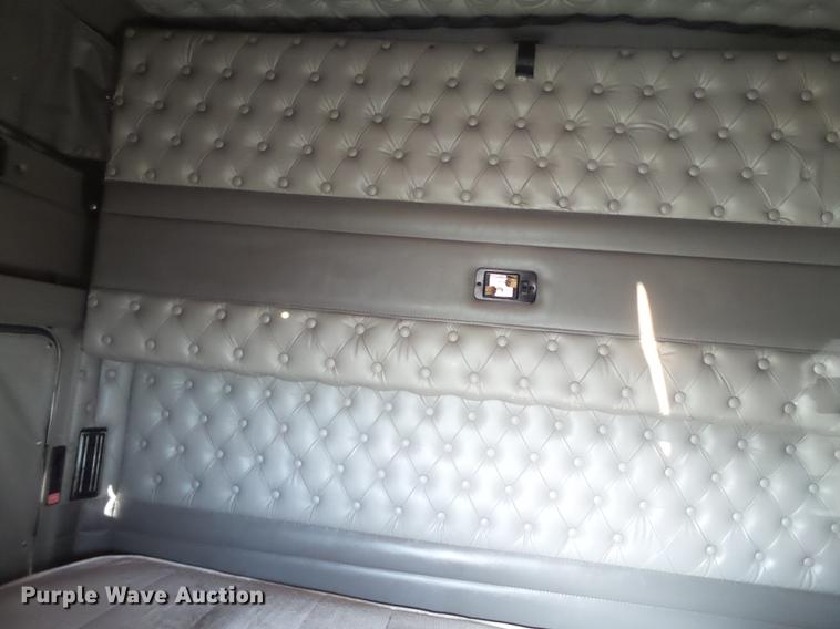 image for item DE1393 2012 Kenworth T660 semi truck