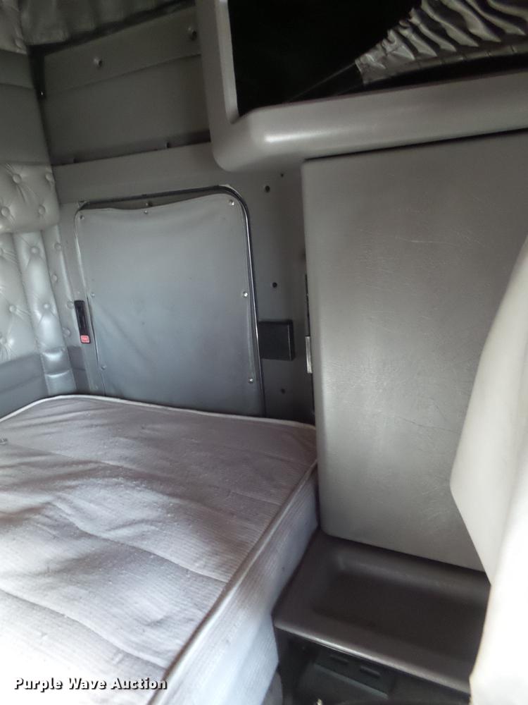 image for item DE1393 2012 Kenworth T660 semi truck