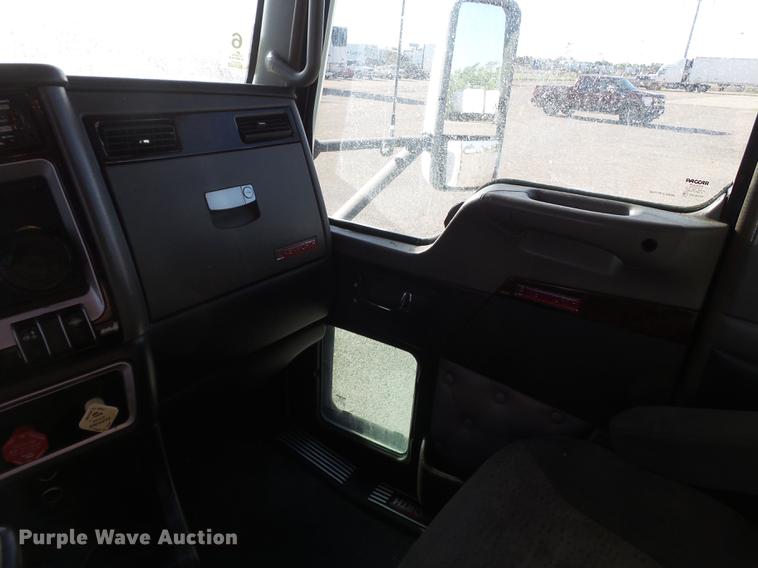 image for item DE1393 2012 Kenworth T660 semi truck
